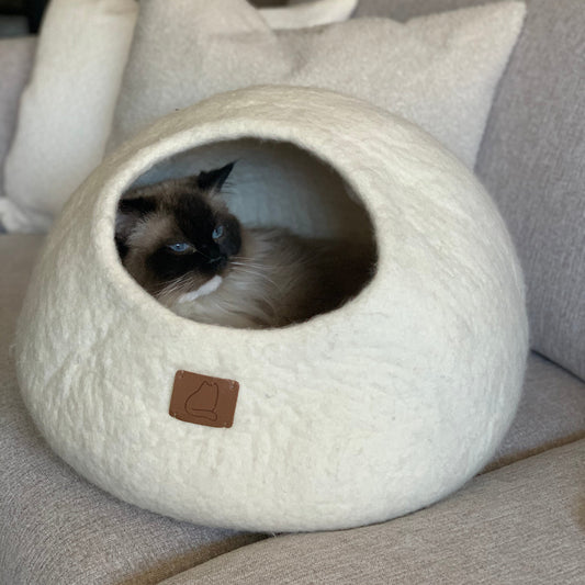 Katt i Haven kattgrotta av naturlig ull – Snövit