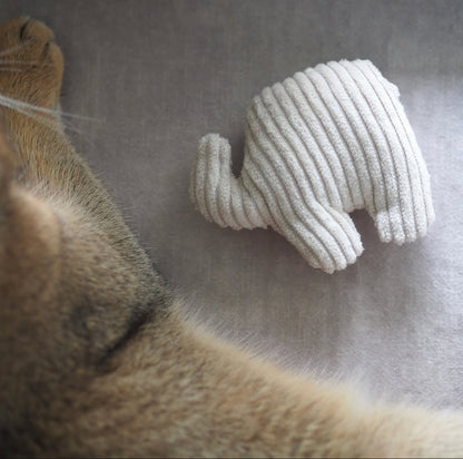 Naturlig kattleksak – elefant med kattmynta eller valeriana