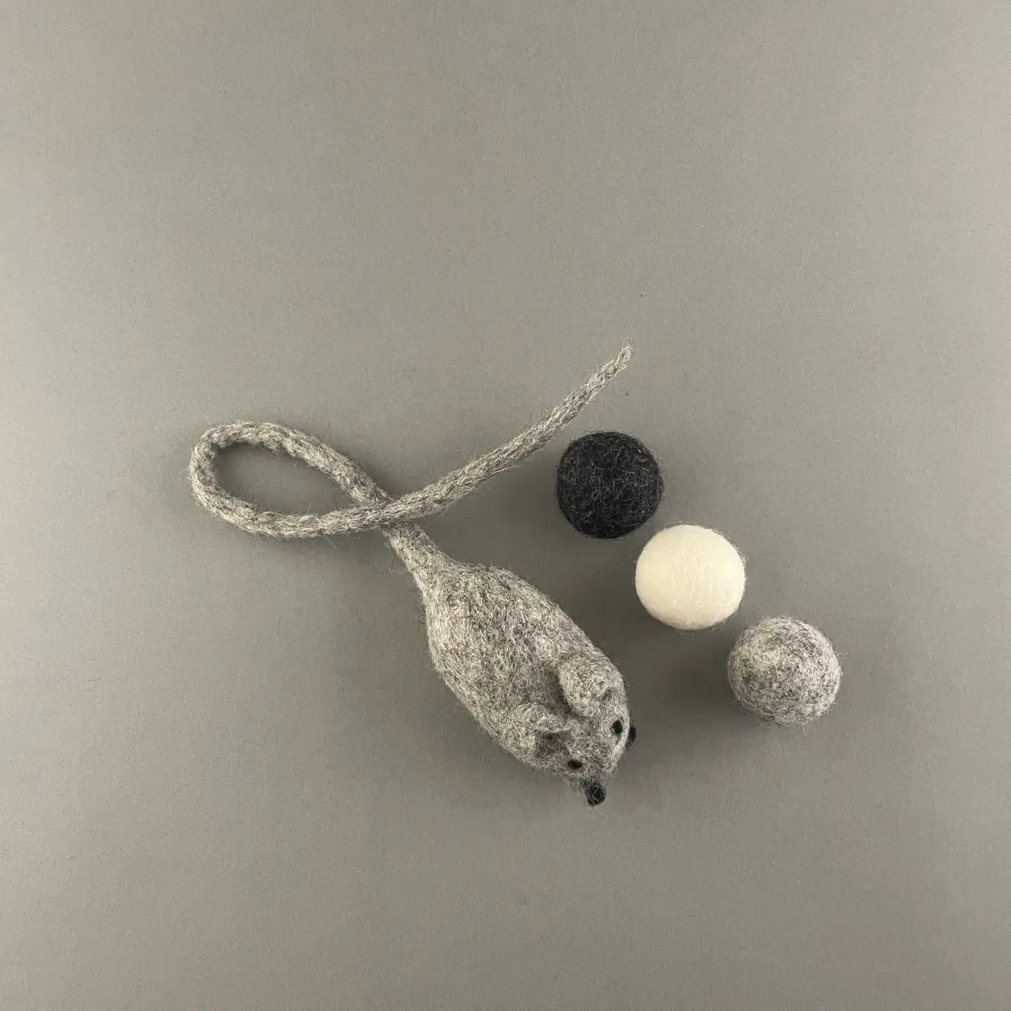 Naturligt Leksaksset - med ullmus och 3 ullbollar