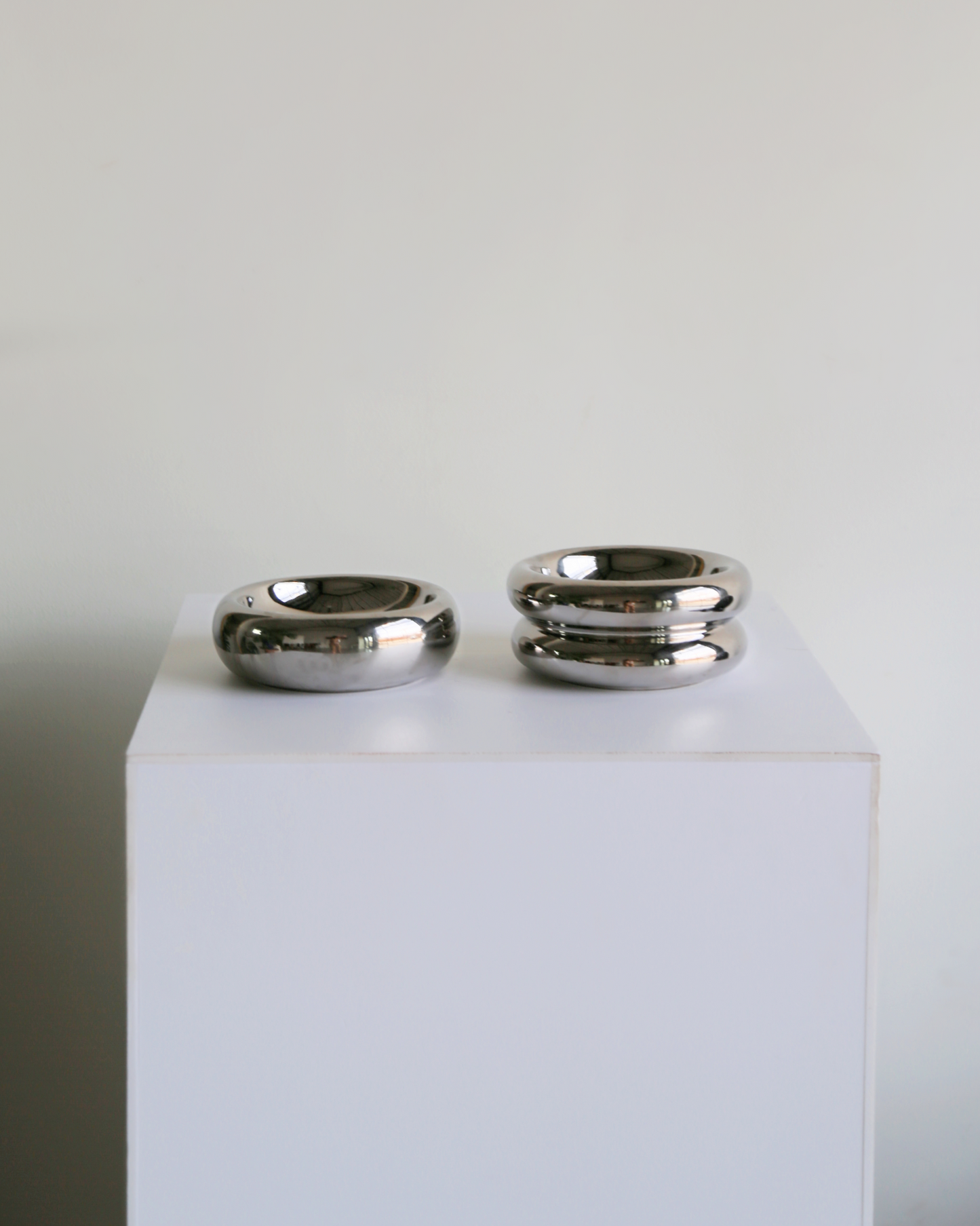 Halo Chrome – upphöjd matskål i keramik – ergonomisk & morrhårsvänlig