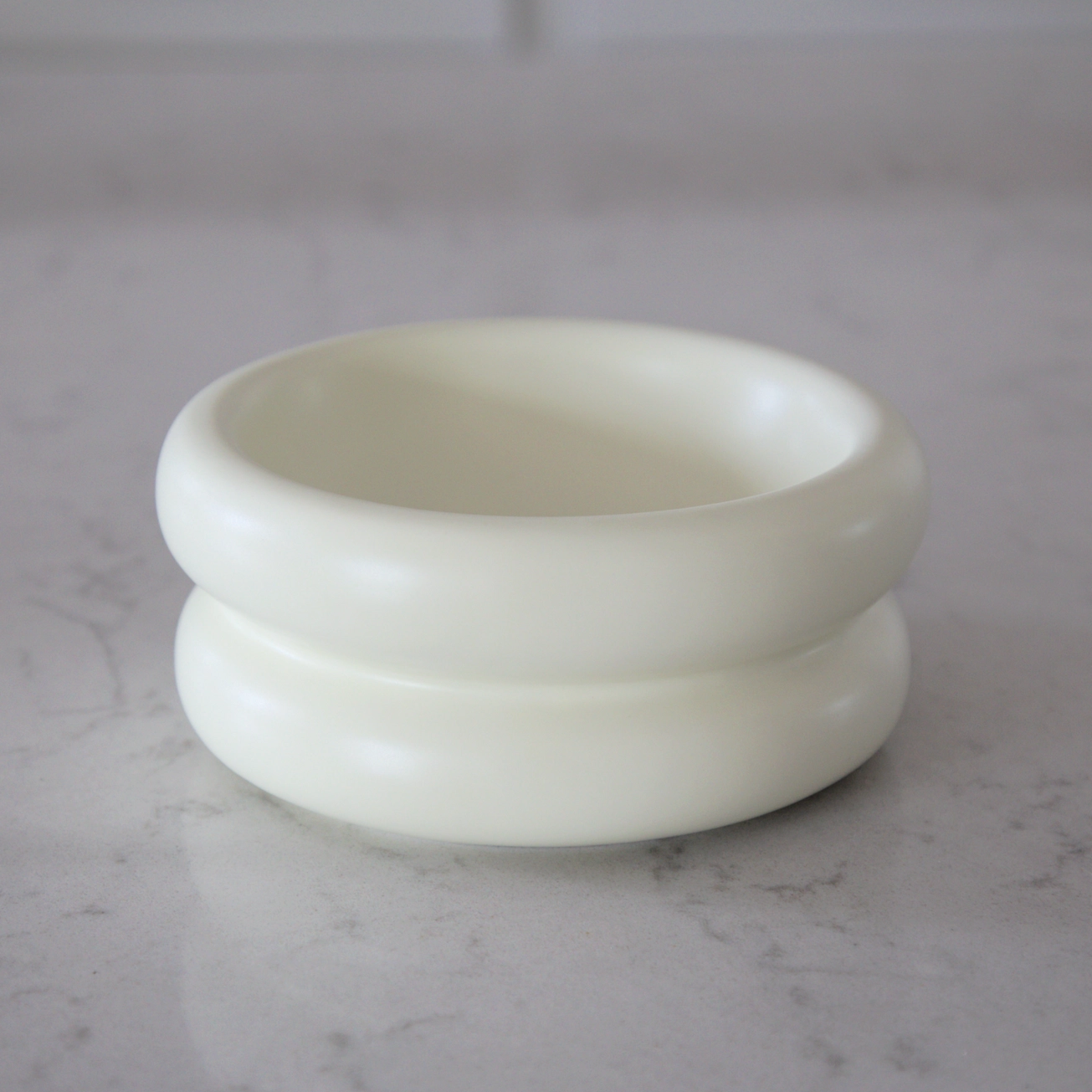 Halo - upphöjd matskål i keramik