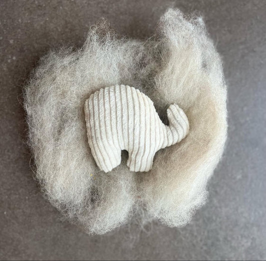 Naturlig kattleksak – elefant med kattmynta eller valeriana