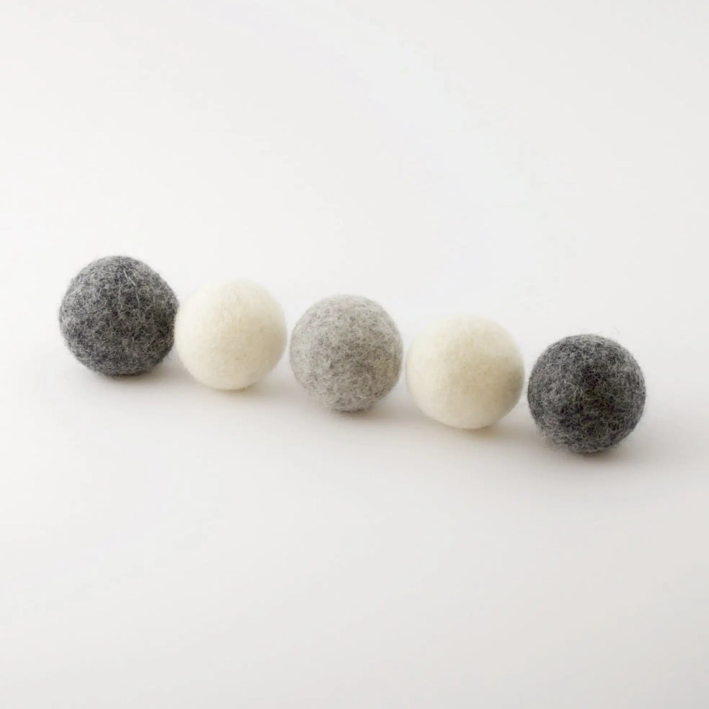 Ullbollar – 5-pack naturliga leksaker
