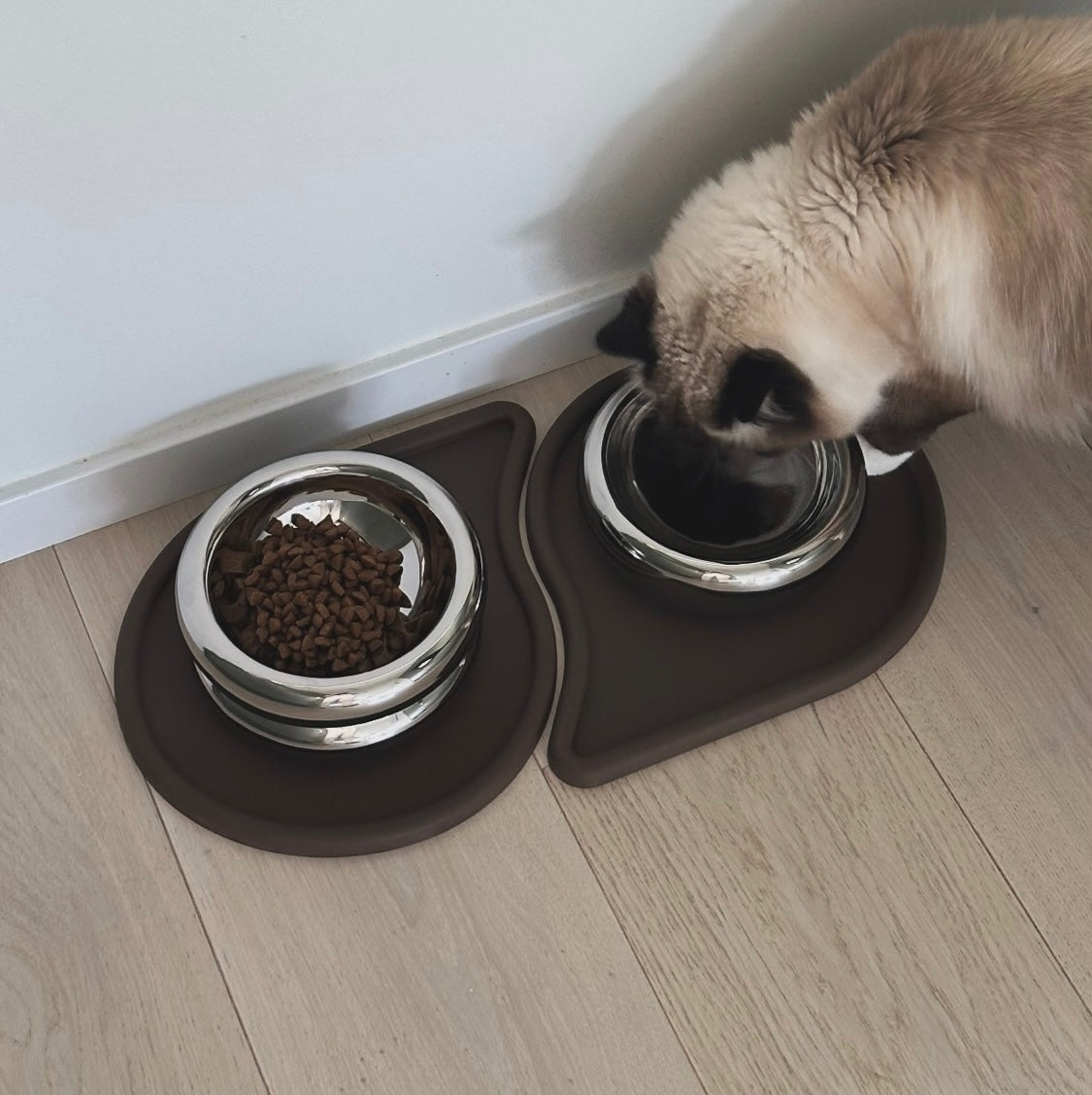 Halo – droppformade matskålsunderlägg i BPA-fri silikon –  (2-pack) – Espresso